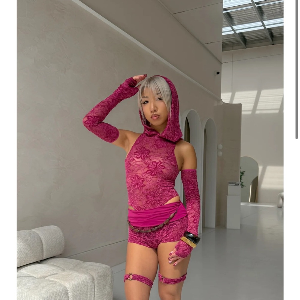 Women’s Floral Lace Hooded Crop Top & Short Set - Magenta